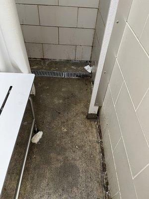 Linson E Ellen, Swimming Pool