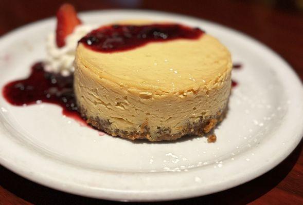 Key lime tart with raspberry sauce