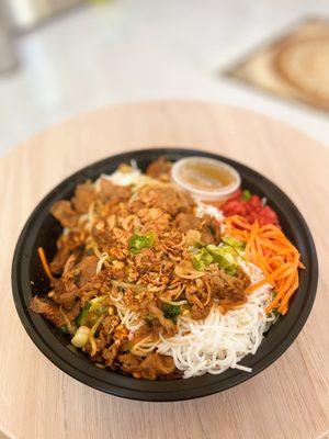 Lemongrass Pork Vermicelli | Instagram: GaoGirlsGrubbin