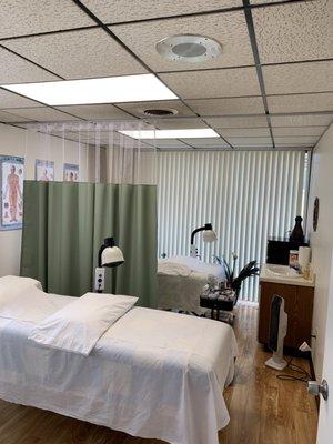 Treatment room 2: clean and comfortable
