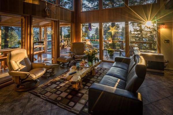 Seldovia B&B and Cabin Rental main living room/common area