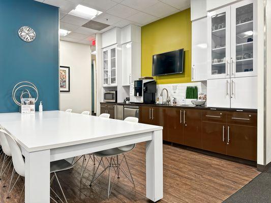 Regus - Novato - Woodside Office Center