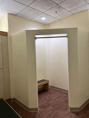 Missing curtain on changing room