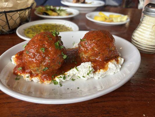 Cheesy meatballs with regatta cheese