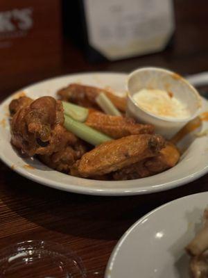 Buffalo chicken wings with blue cheese