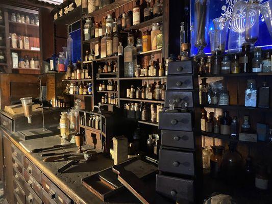 Elixirs and potions! Ah! _
