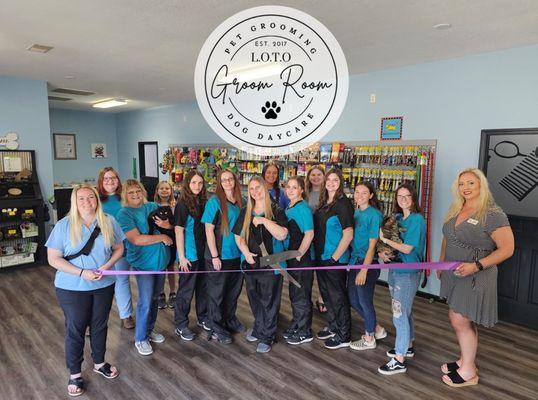 LOTO Groom Room staff with Camdenton Chamber of Commerce