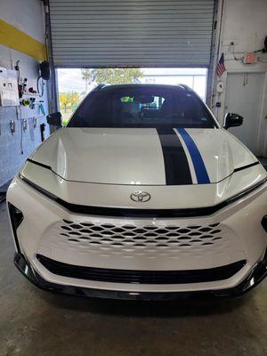This customer wanted something different, so we went with staggered and offset hood stripes in gloss black/ gloss blue