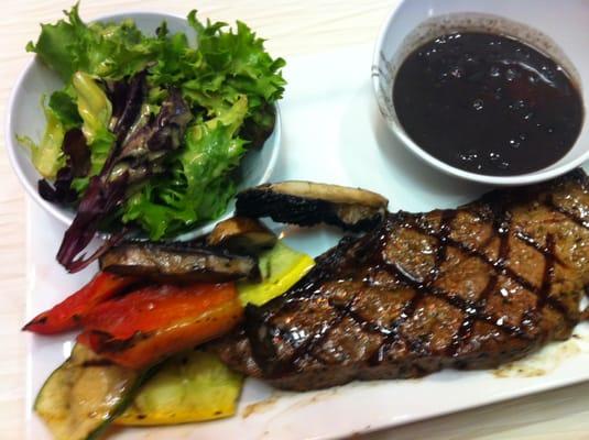 The Contra Filet w matre butter, grilled vegetables, mesclun salad (a tangy dijon vinegrette) and black beans.