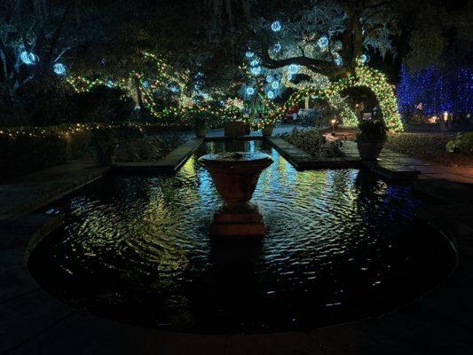 Food Court Fountain (Christmas)