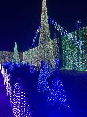 Ever changing flowing light show set to Christmas music