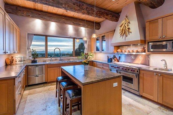 Like to cook? Here's a Chef's kitchen to 'nourish' you and your family! Call now and we'll find the gourmet kitchen just for you!