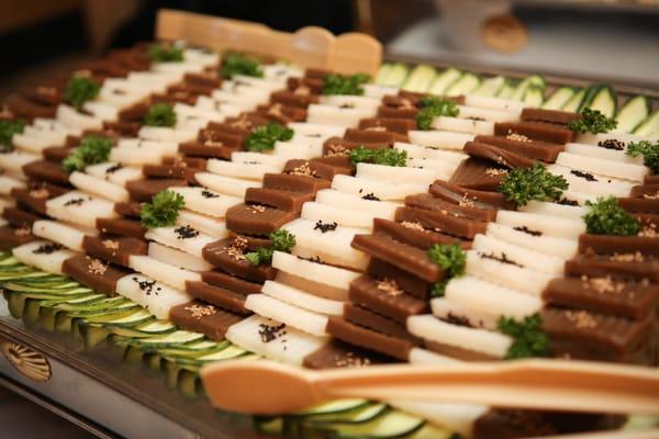 My wifes fave. This is mung bean gelatin. Seems weird but with their sauce, I could see why she likes it