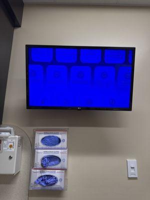 Terrible tv in the room. Suggestion: please change the tv it is old and lost colors.