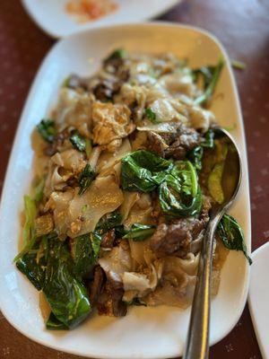 52. Pad See Ew - beef