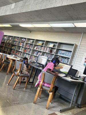 Kids on the kid zone computers