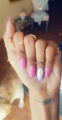 Chrome accent nail with line design