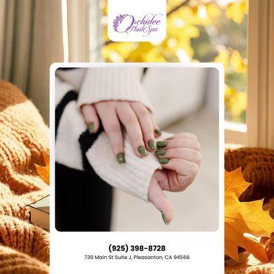 Fall fashion isn't complete without autumn nails! We're here to help you look your best. Book your visit now!
