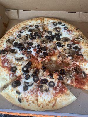 Mediocre, undercooked pizza