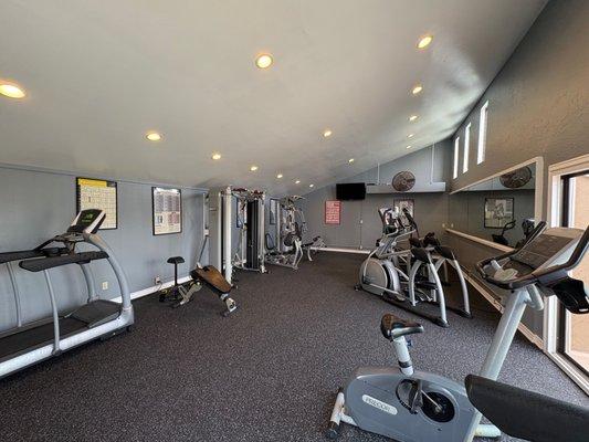 Pinecreek Apartments