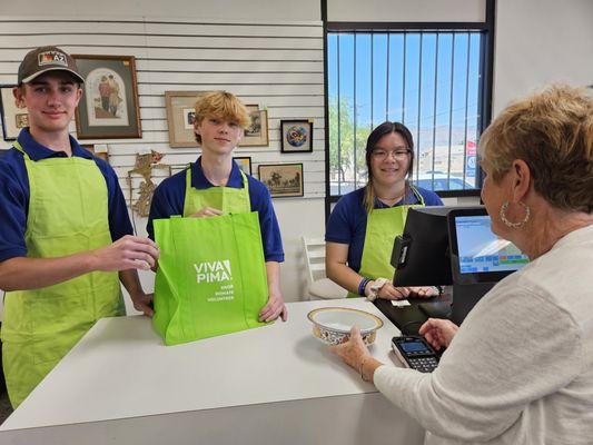 VIVA PIMA! Teens program are high school-aged volunteers.