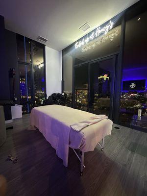 The table set up (earlier premium table) only the best for my clients.) Your comfort is my priority