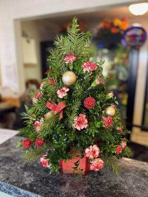 Free Christmas tree table display.