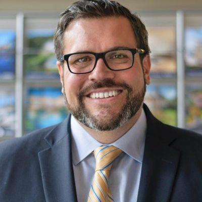 Real Estate by Alejandro