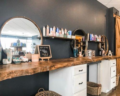 Welcoming and stylish work stations!