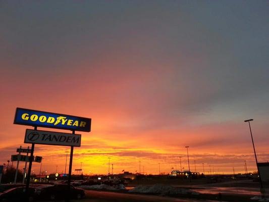 TANDEM TIRE & AUTO SVC INC