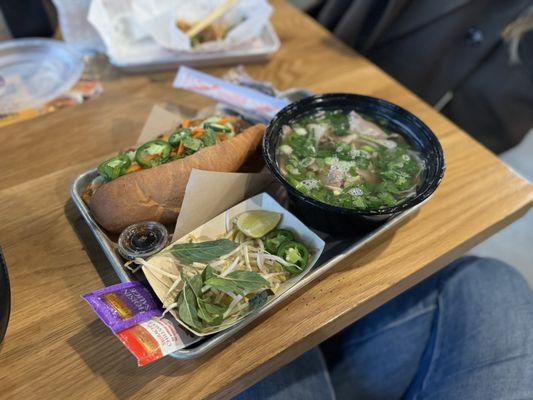 Han's Banh Mi & Pho