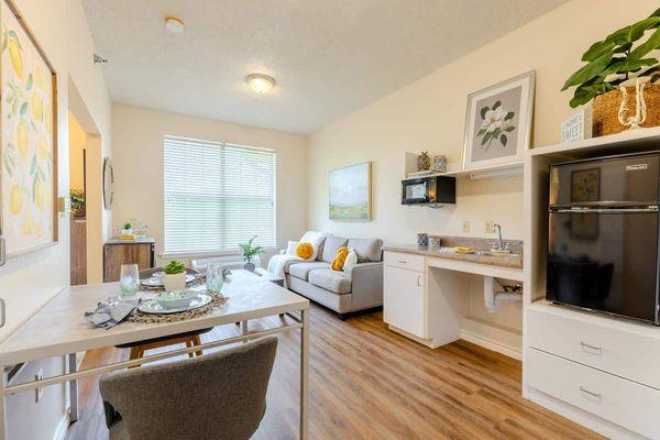 Cambridge Court | Senior living apartment