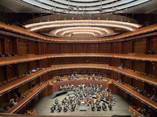 Rimma plays Dvorak, and Elgar's Variations, both of which I'm warming to - at the fabulous Steinmetz Hall