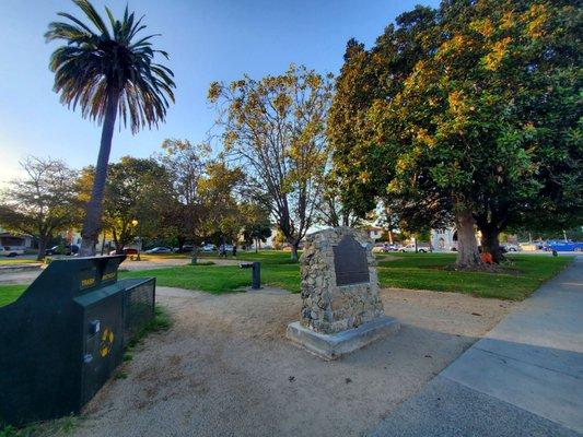 Park, plaque