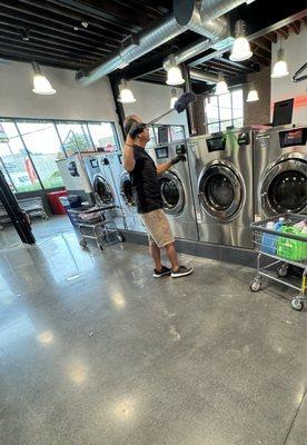 Early Bird Laundromat