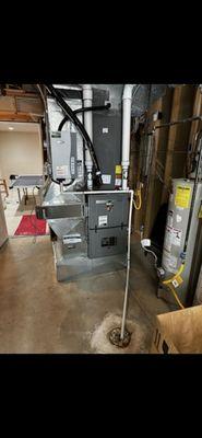 New Furnace, a/c, and steam humidifier. Tucked in a nice 4" premium media air filter too !