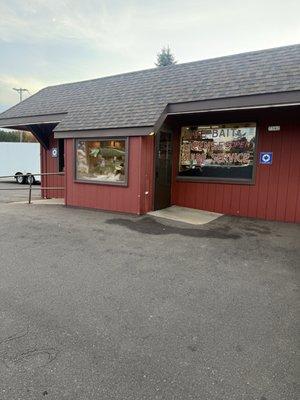 Rollie & Helen's Musky Shop