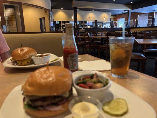 1/2 lb angus cheeseburger