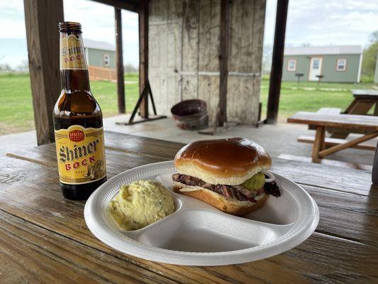 BBQ sandwich & potato salad