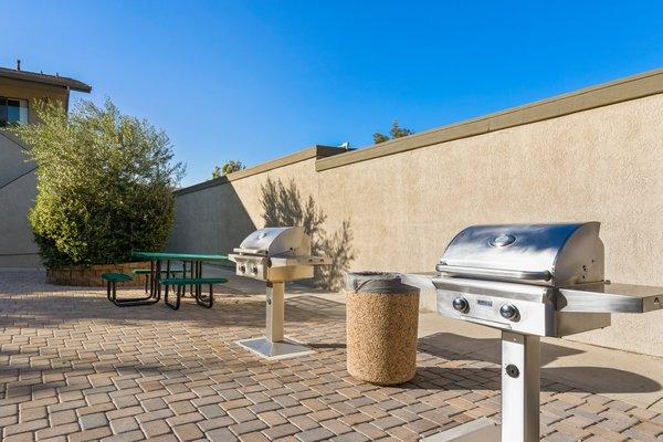 Aventine Court Apartment Homes