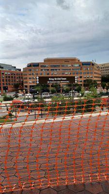 Although the platform is limited to 1 track for the month, the metrorail staff are helpful this weekend in accommodating customers.