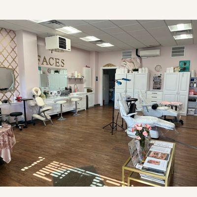 Beauty Professional RENTERS WANTED at FACES Barber Shop & Beauty Salon! Text 509-919-9915 to inquire!