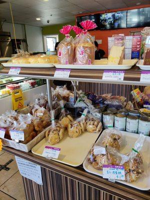 Mom's Bakery & Tea House