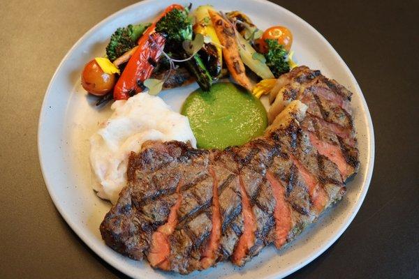 Studio 12 Bar & Lounge