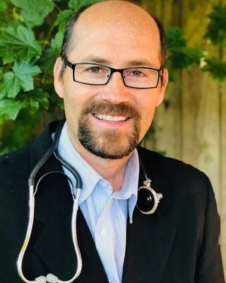 Dr. Tomas, Gigena, M.D. at True Health DPC in Silverton Oregon.