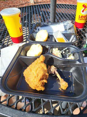 Lee's Famous Recipe Chicken