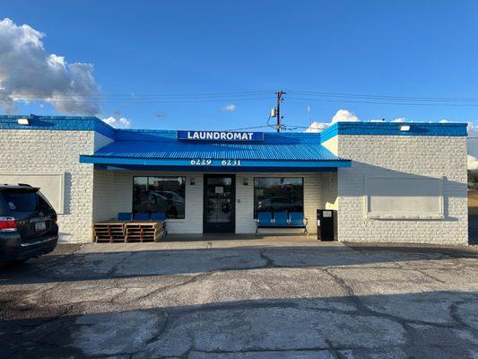 Tiny Bubbles 24 Hour Tucson Laundromat