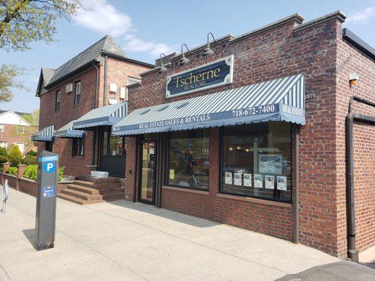 Storefront (Daytime)