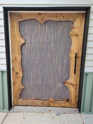 Live edge barn door
With bamboo plexiglass panel