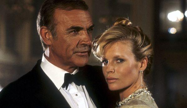 Marta kober whales 007 back castle university friend baked a cake